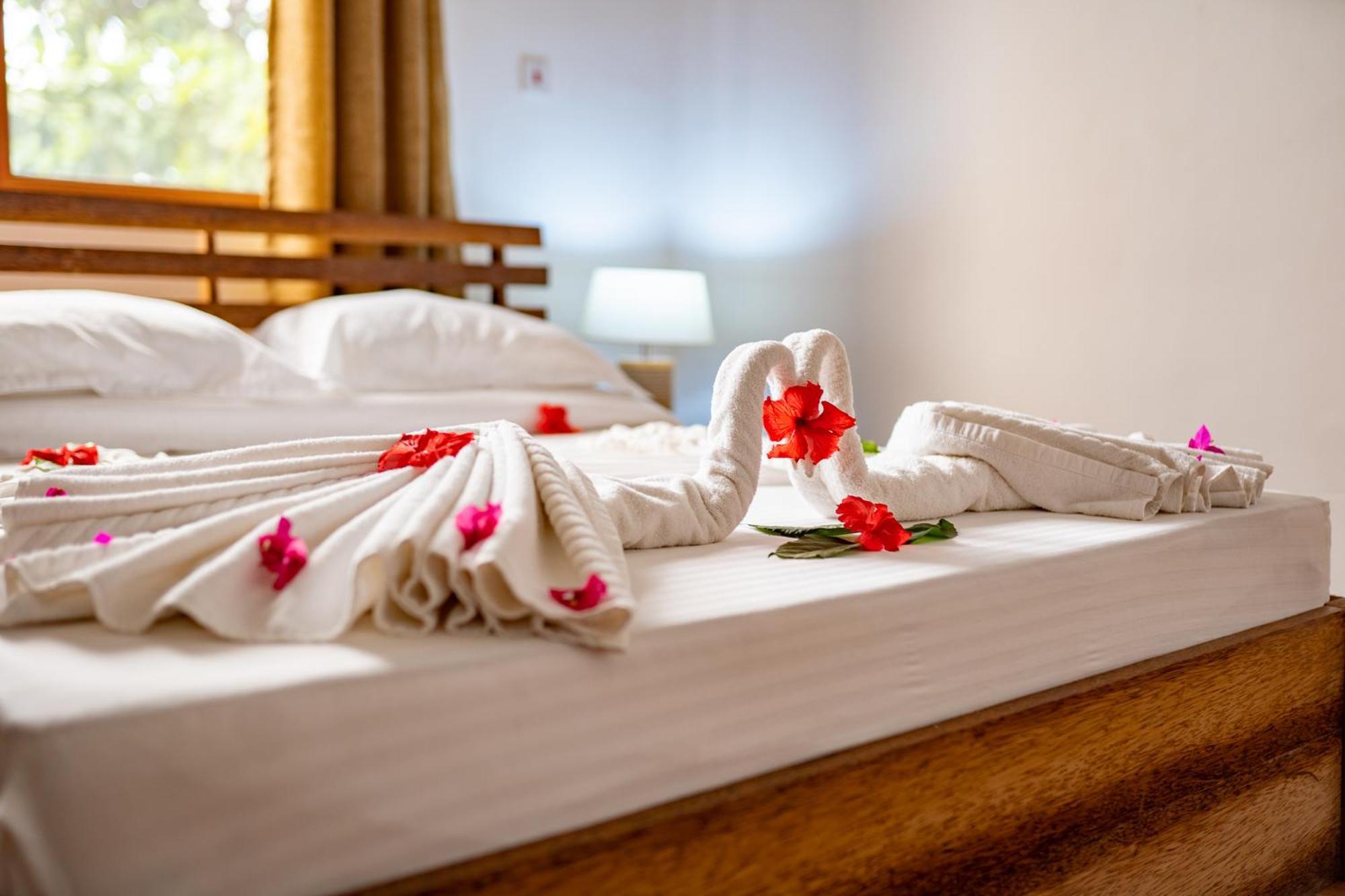 Aurora Beach Hotel Нунгви Экстерьер фото