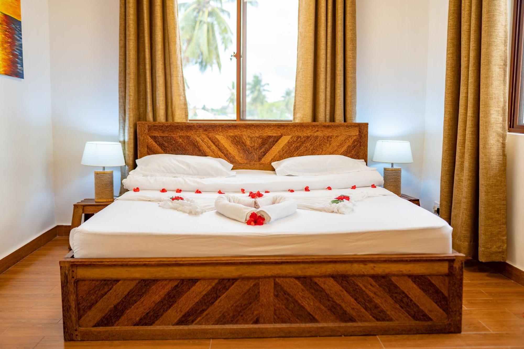 Aurora Beach Hotel Нунгви Экстерьер фото