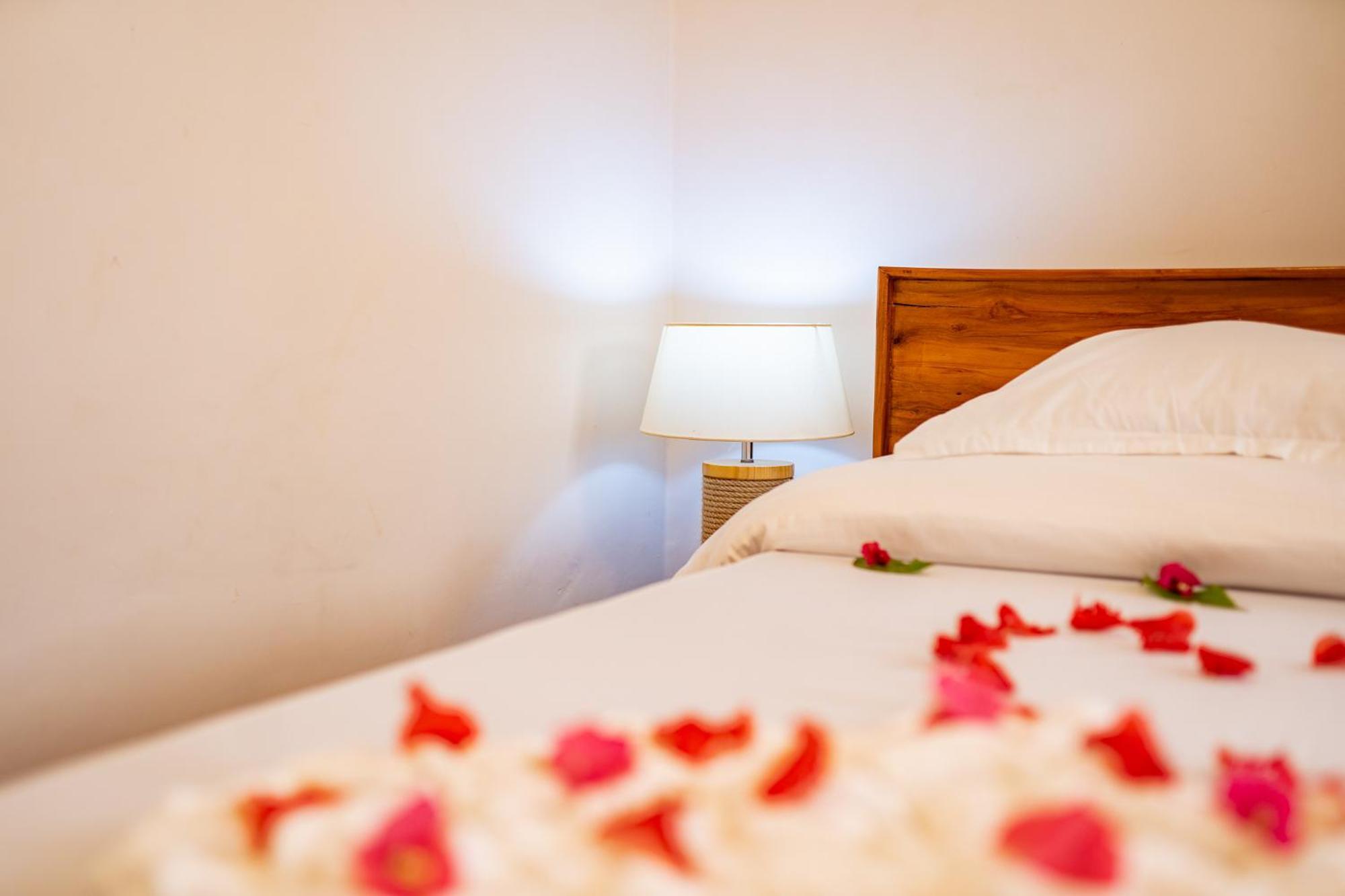 Aurora Beach Hotel Нунгви Экстерьер фото